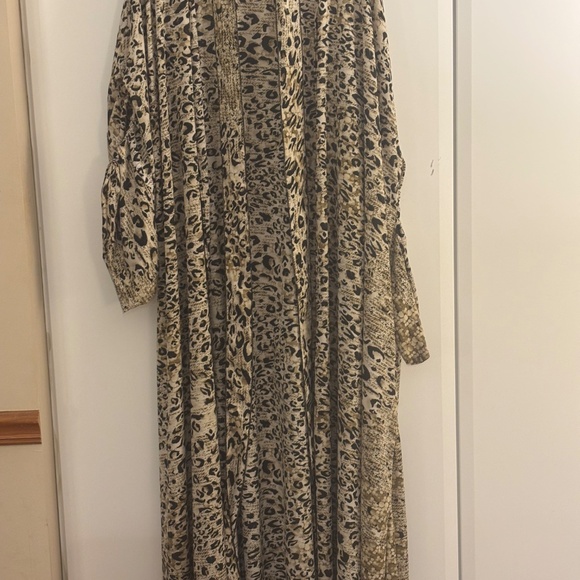 By vinnik down stage duster leopard pebble beach - Picture 2 of 10